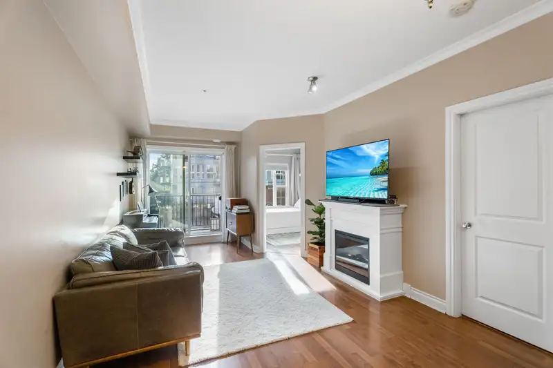 104 20286 53A AVENUE - photo 1 of 27