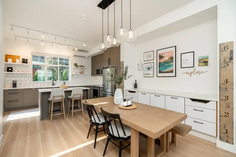 50 3552 VICTORIA DRIVE - photo 1 of 40