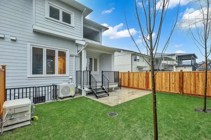 7826 118 STREET - photo 3 of 30
