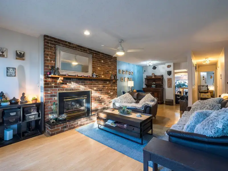 5293 MANOR STREET - photo 3 of 40