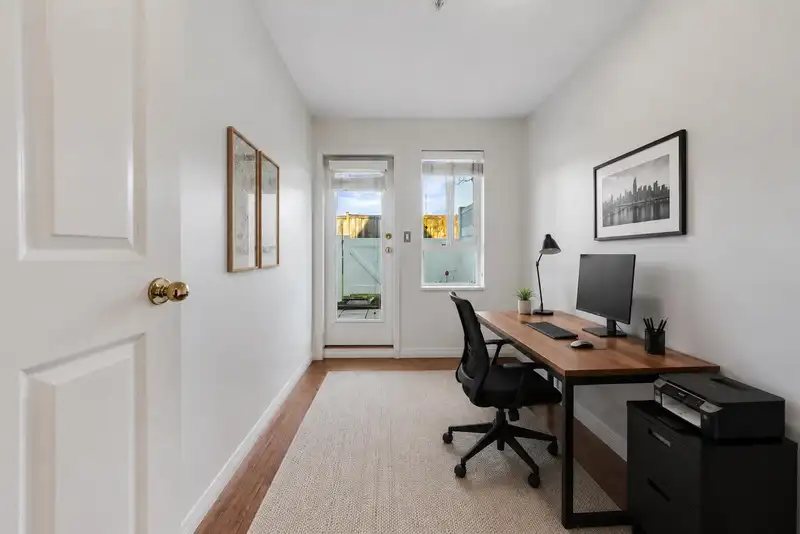 127 6588 SOUTHOAKS CRESCENT - photo 3 of 21