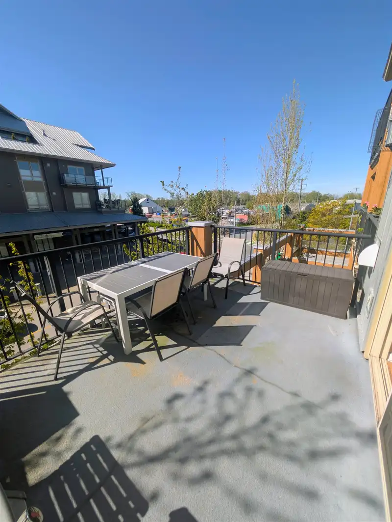 206 6077 LONDON ROAD - photo 2 of 15