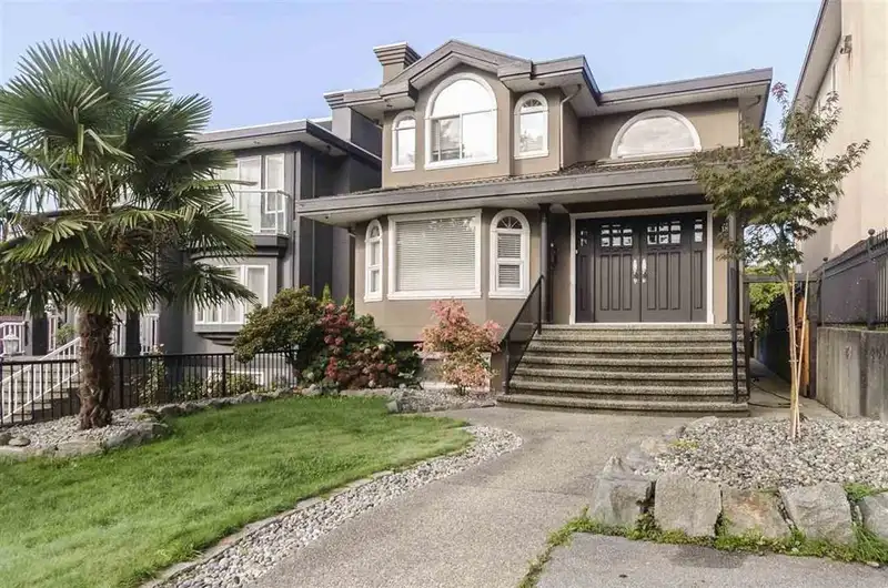183 N HOWARD AVENUE - photo 1 of 18
