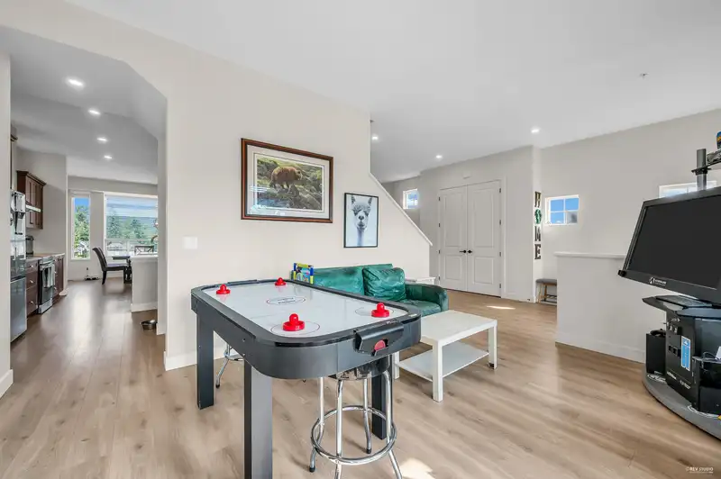 11004 HARRIS DRIVE - photo 4 of 38