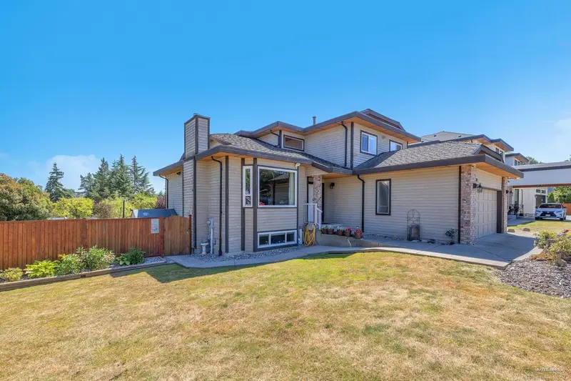 7588 150A STREET - photo 4 of 25