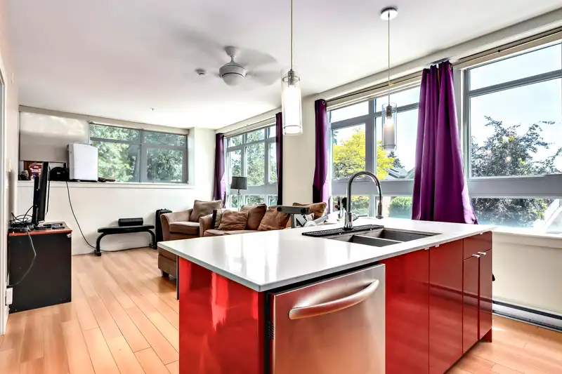 213 2250 COMMERCIAL DRIVE - photo 2 of 19