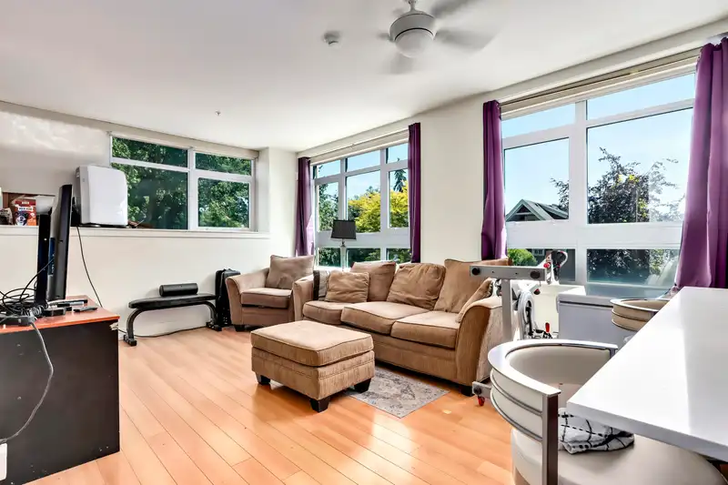 213 2250 COMMERCIAL DRIVE - photo 3 of 19
