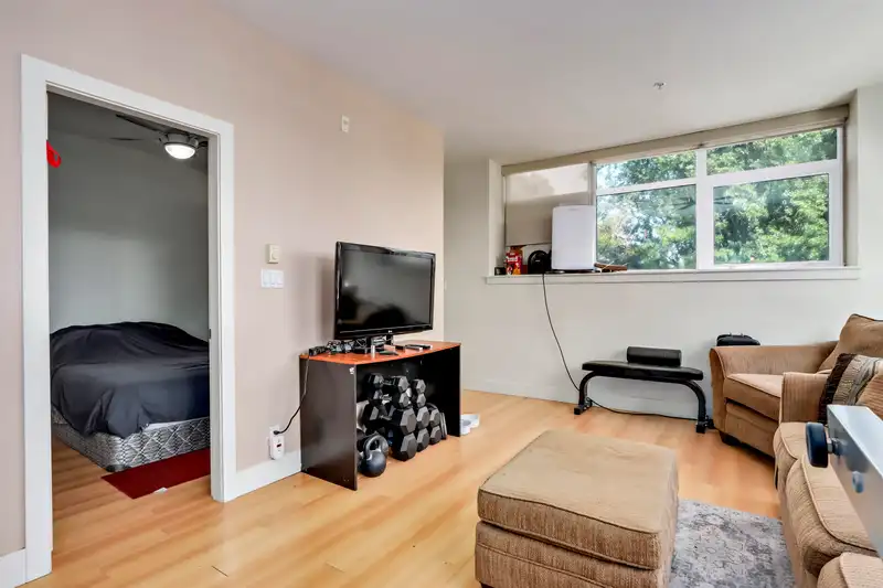 213 2250 COMMERCIAL DRIVE - photo 4 of 19