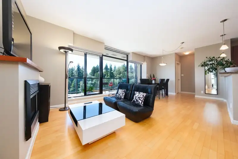 1102 11 E ROYAL AVENUE - photo 1 of 39