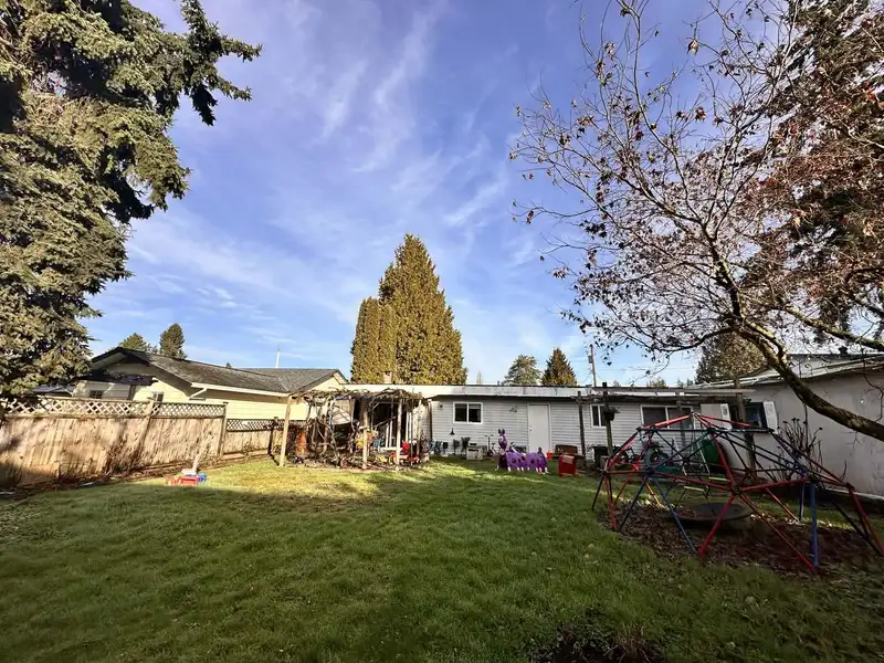 22670 BROWN AVENUE - photo 4 of 9