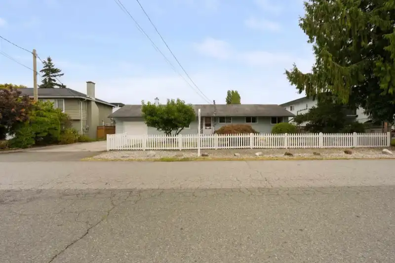 4872 58 STREET - photo 1 of 40