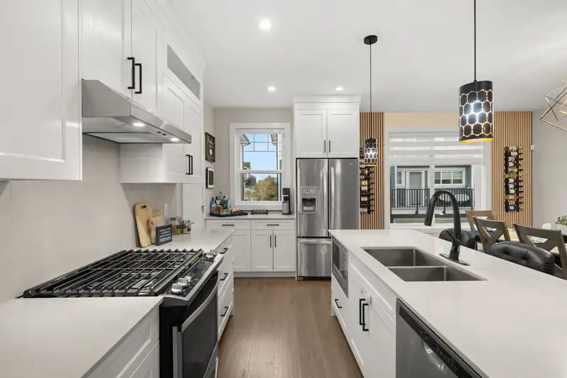 11 19501 74 AVENUE - photo 1 of 40