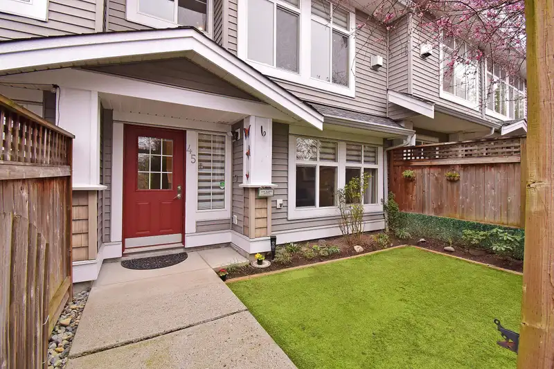 45 20449 66 AVENUE - photo 2 of 30