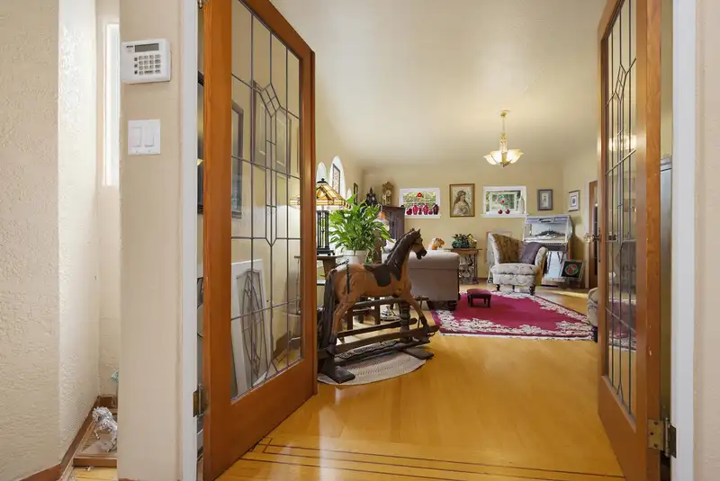33043 4TH AVENUE - photo 4 of 40