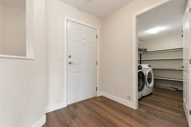 117 7685 AMBER DRIVE - photo 3 of 40