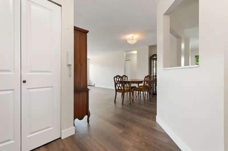 117 7685 AMBER DRIVE - photo 4 of 40