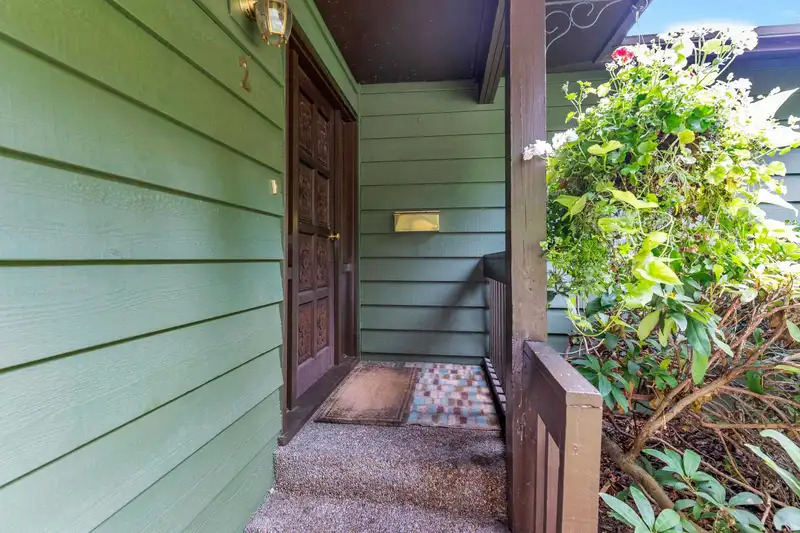 2 NOBLE COURT - photo 4 of 40