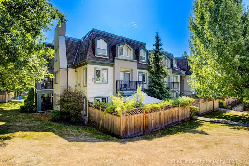 109 219 BEGIN STREET - photo 1 of 28