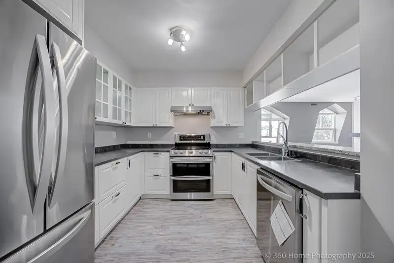 109 219 BEGIN STREET - photo 2 of 28