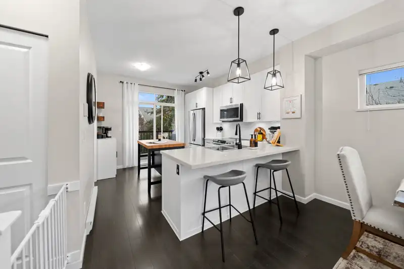 93 19505 68A AVENUE - photo 1 of 40