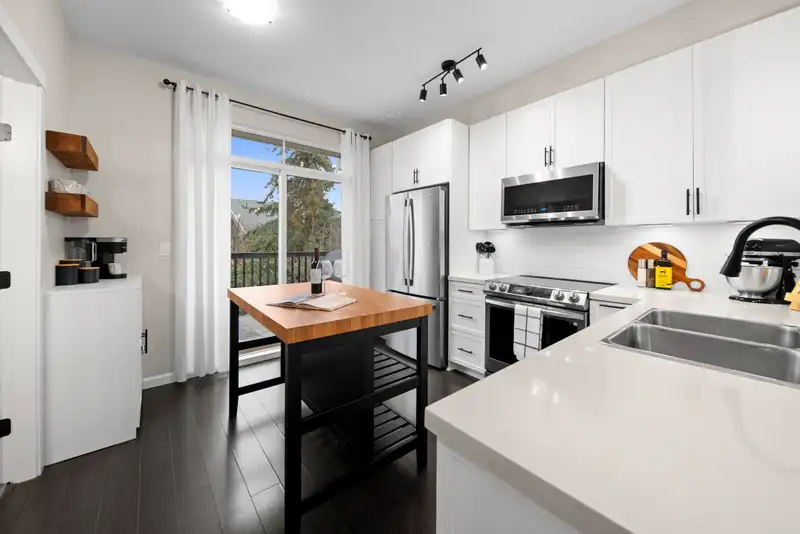 93 19505 68A AVENUE - photo 4 of 40
