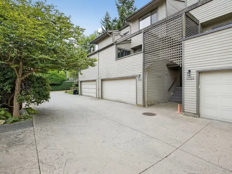 5805 MAYVIEW CIRCLE - photo 2 of 37
