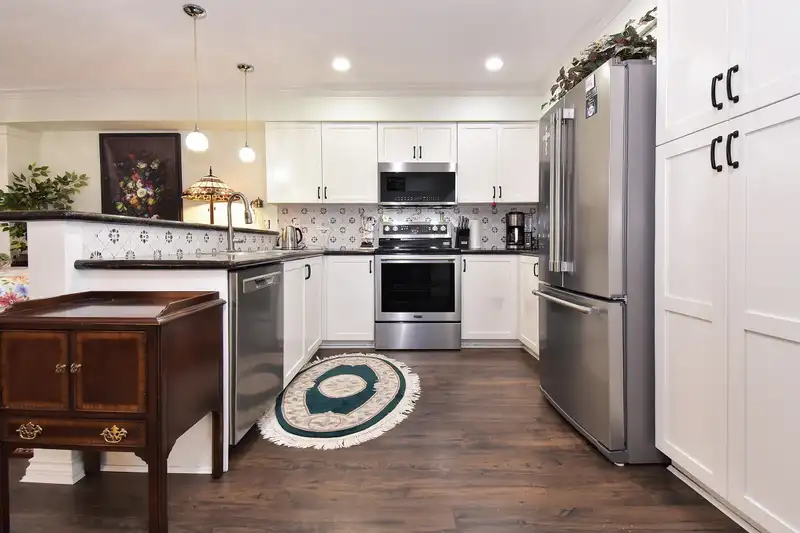 131 12040 68 AVENUE - photo 2 of 24