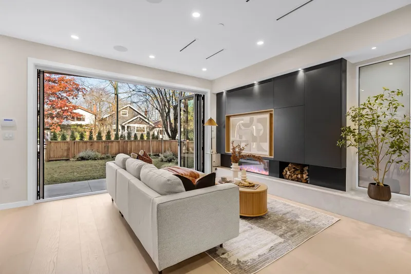 2 2764 W 14TH AVENUE - photo 4 of 25