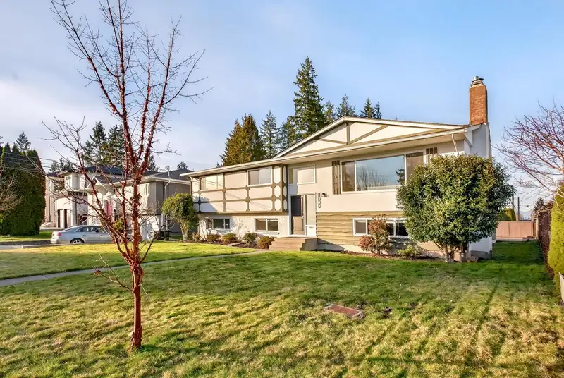 1205 BRISBANE AVENUE - photo 4 of 40