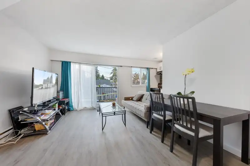 20 21555 DEWDNEY TRUNK ROAD - photo 1 of 26