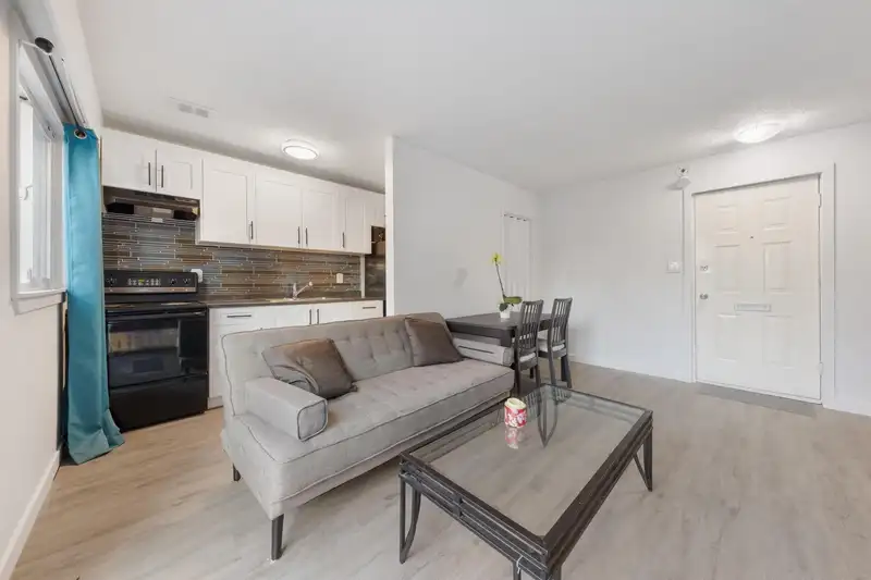 20 21555 DEWDNEY TRUNK ROAD - photo 4 of 26