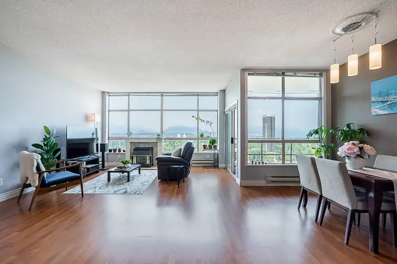 2001 14881 103A AVENUE - photo 1 of 36