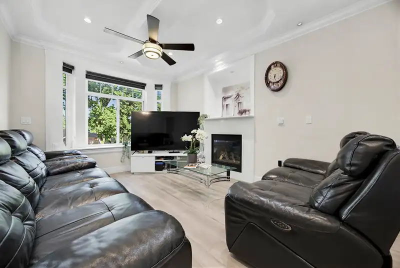 765 SKEENA STREET - photo 4 of 35