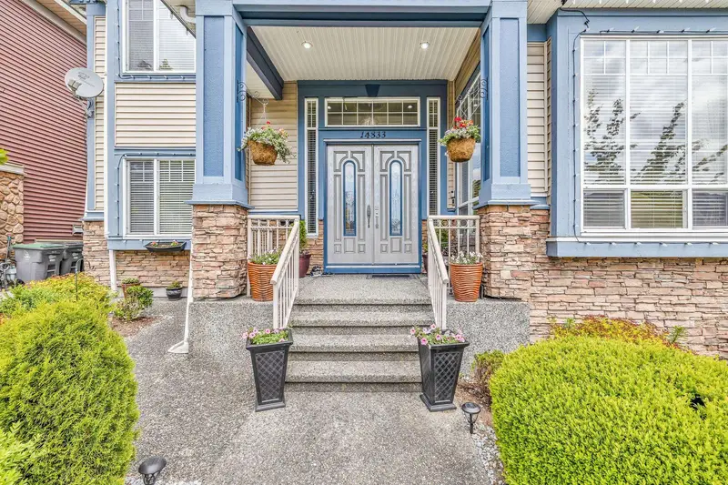 14833 71A AVENUE - photo 4 of 25