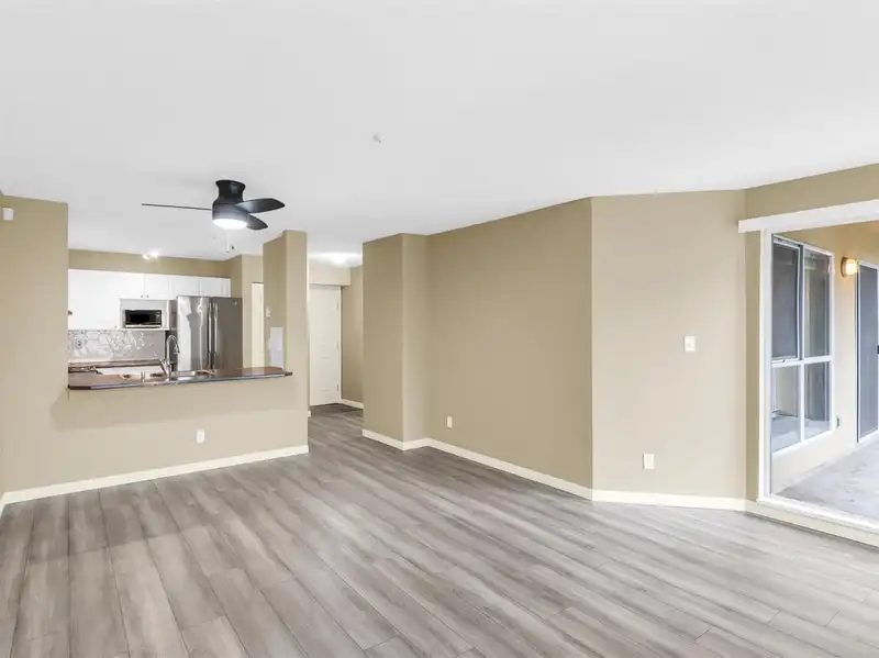 215 13727 74 AVENUE - photo 4 of 34