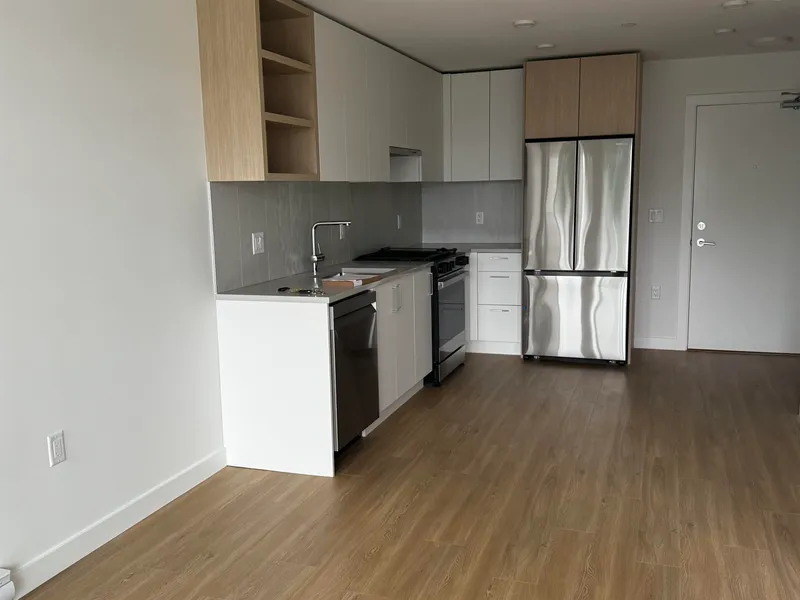 307 723 GROVER AVENUE - photo 2 of 20