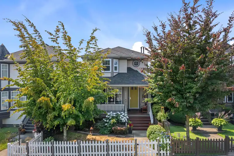 14876 56A AVENUE - photo 3 of 40