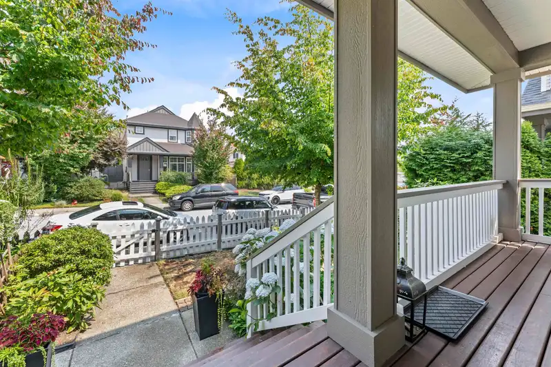 14876 56A AVENUE - photo 4 of 40