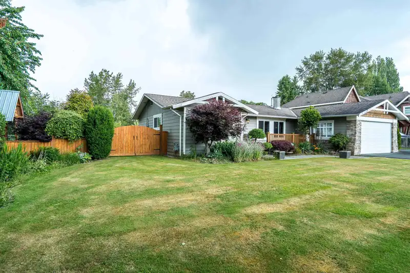 21429 51B AVENUE - photo 2 of 40