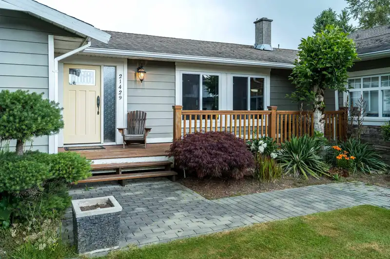 21429 51B AVENUE - photo 3 of 40
