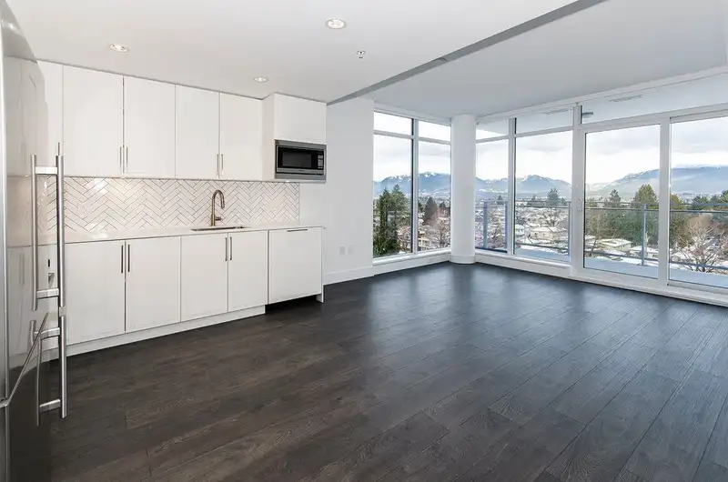 808 2435 KINGSWAY STREET - photo 2 of 25