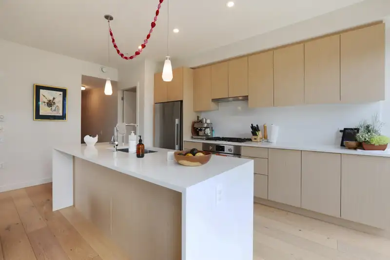 401 108 E 35 AVENUE - photo 3 of 21