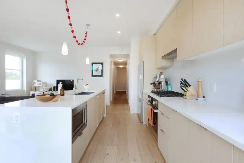 401 108 E 35 AVENUE - photo 4 of 21