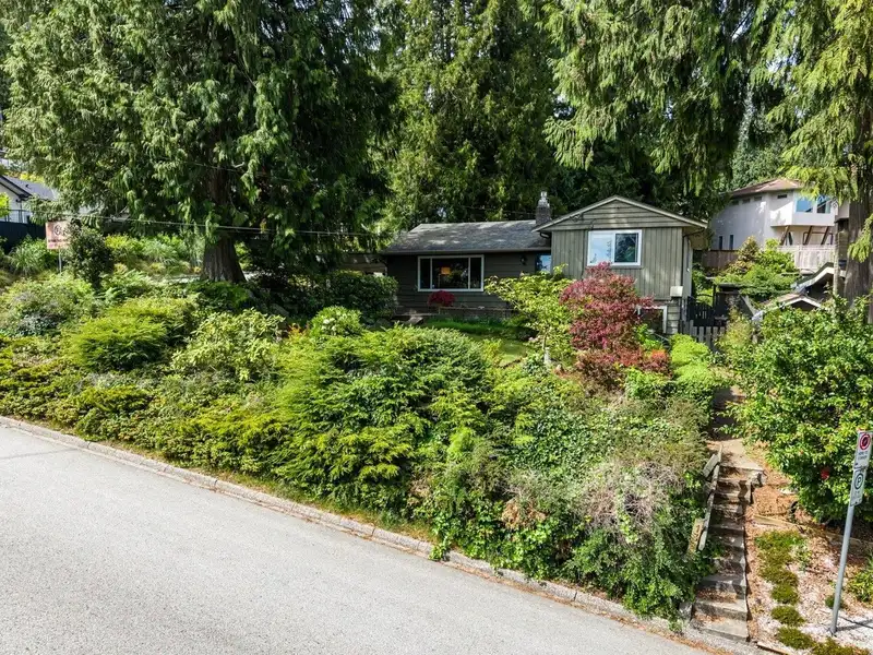 1380 COLEMAN STREET - photo 2 of 40