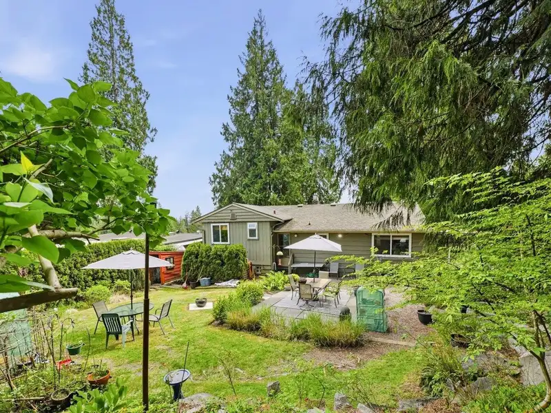 1380 COLEMAN STREET - photo 4 of 40