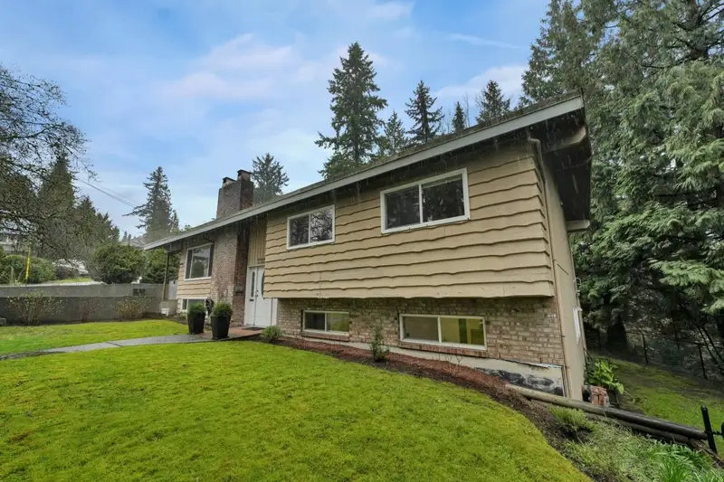 733 SHAW AVENUE - photo 3 of 25