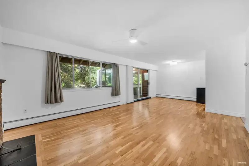 704 555 W 28TH STREET - photo 2 of 18
