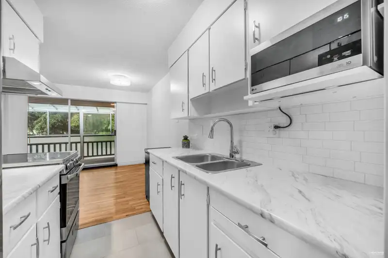 704 555 W 28TH STREET - photo 3 of 18