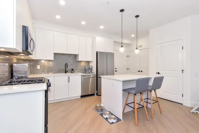 311 3438 146A STREET - photo 2 of 20