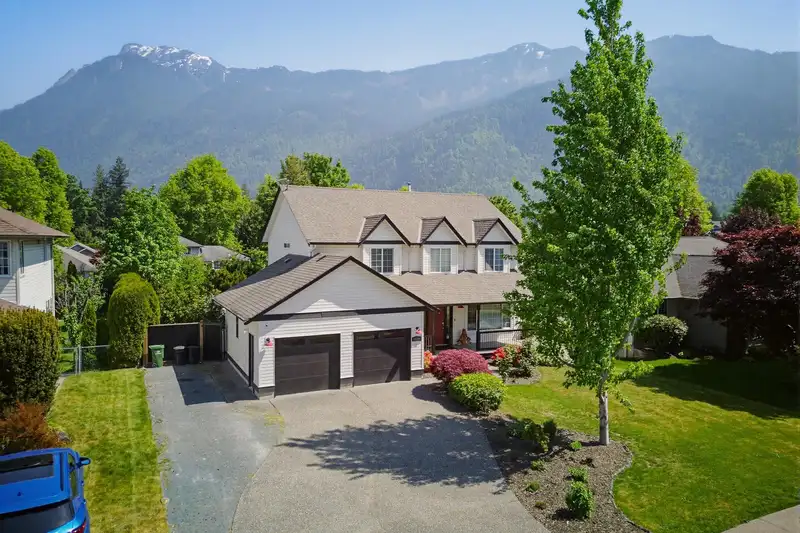 10254 PARKWOOD DRIVE - photo 1 of 40
